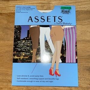 NWT Assets By Sara Blakely Nude Perfect Pantyhose
